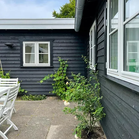 Charming Summer House Near Liseleje
